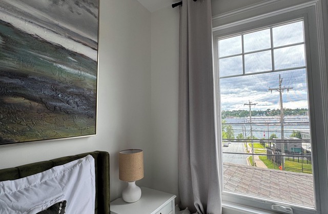 Bright fresh with Harbour views close to everything