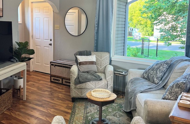 Bright Little Getaway - Fenced in Yard