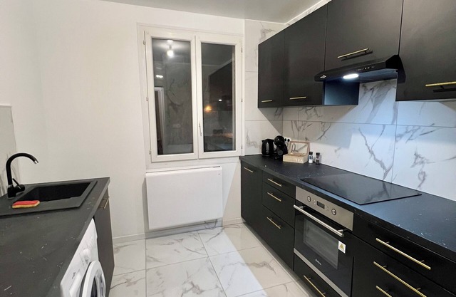 Bright, modern apartment near Chartres