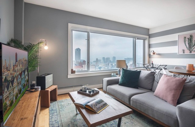 Bright Nob Hill Studio w/Gym, Sauna + City View by Blueground