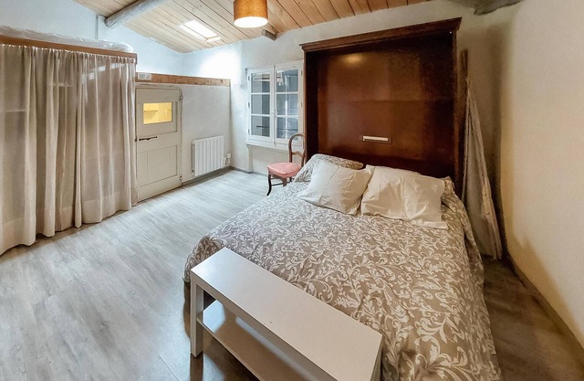 Bright, rustic cottage in a quiet location.