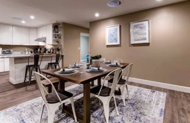 BRIGHT SPACIOUS NEWLY RENOVATED CLEAN COZY