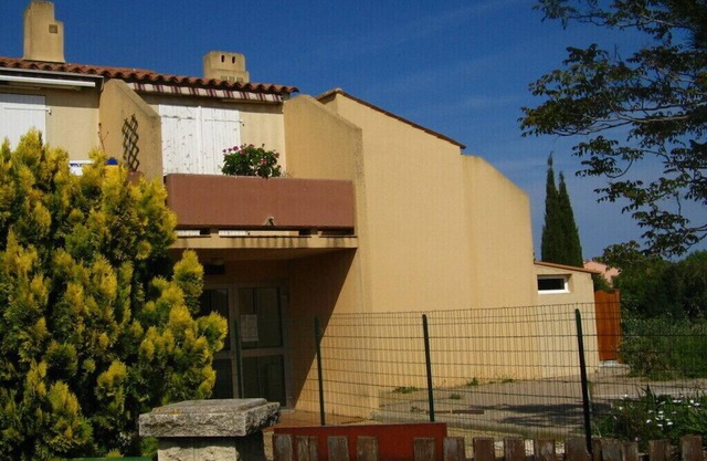 Bright studio with parking 10 minutes walk from the port