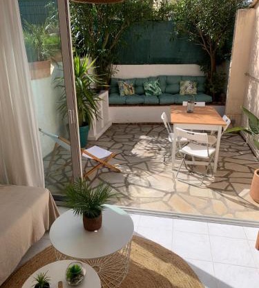 Bright studio with small terrace