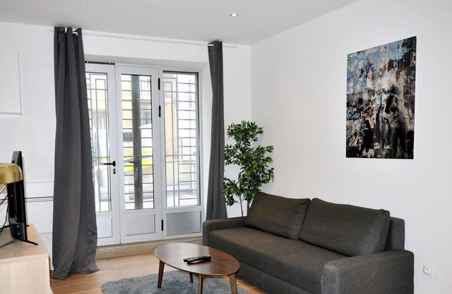 Bright, well-decorated nest near downtown