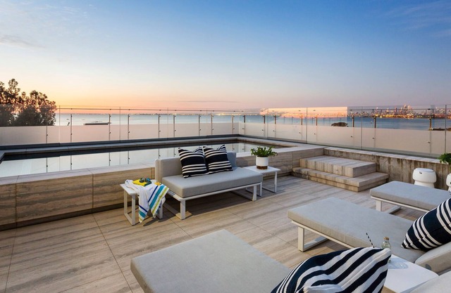 Brighton Deluxe, Brighton