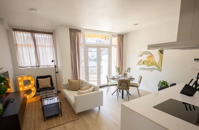 Brilliant 1 Bed Serviced Apartment 52m2 -NB304B-