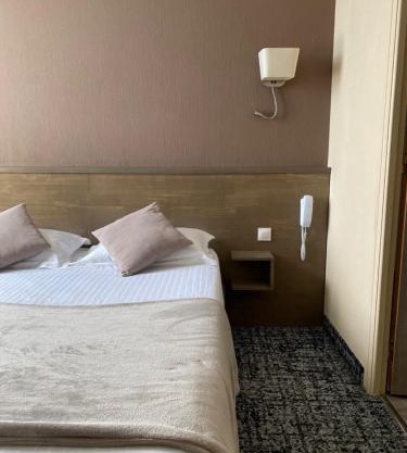 Brit Hotel Le Surcouf