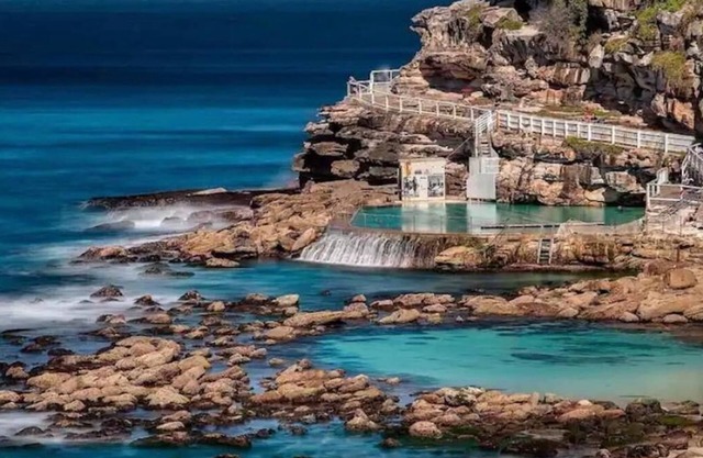 Bronte Beach with views, footsteps to the beach!