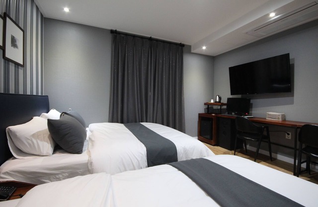 Brown Dot Hotel Jinhae
