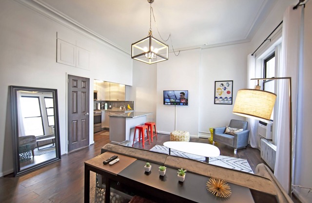 Brownstone retreat Prime location near the Park