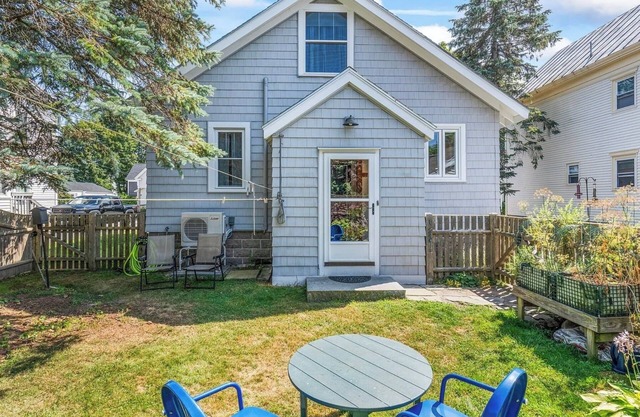 Brunswick Bungalow By Bowdoin With Fenced-In Backyard