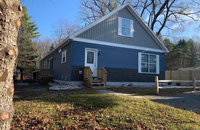 Built in 2020 Silver Lake Steps Away :)