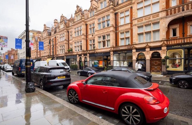 Bukingham mewsnModern 2-bed, 2-bath luxury apartment steps from Hyde Park