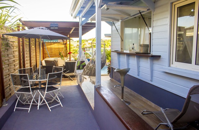 Bungalow 15 MN from the beach. Good location