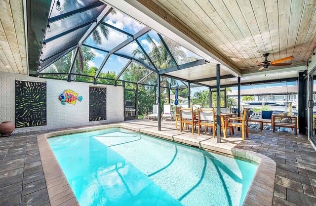 Bungalow Breeze - 4 Bedroom/3 Bath Coastal Flair