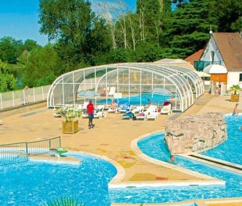 Bungalow charmant à Trogues avec piscine partagée