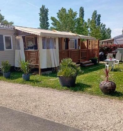 Bungalow confortable à Condrieu avec piscine partagée