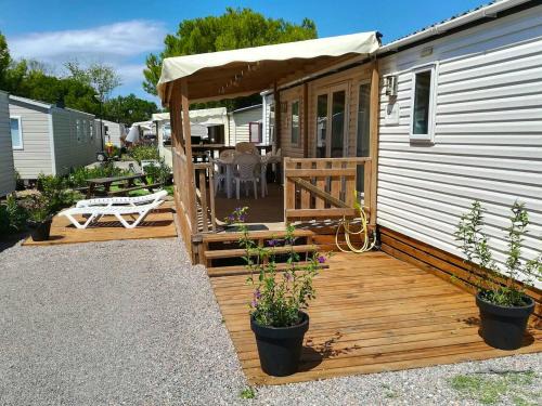 Bungalow ensoleillé à Canet-en-Roussillon avec piscine partagéeA