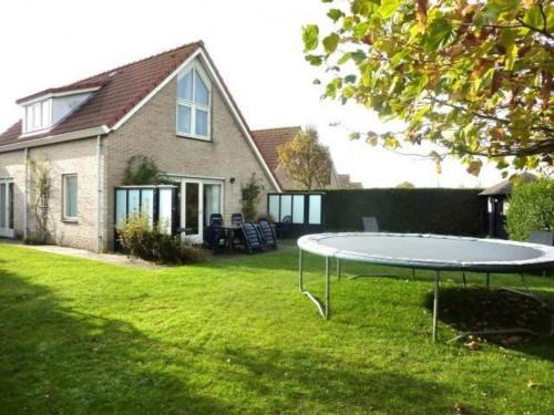 Bungalow in Breskens near Beach & Lighthouse