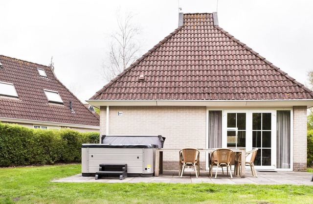 Bungalow near De Alde Feanen with Spa