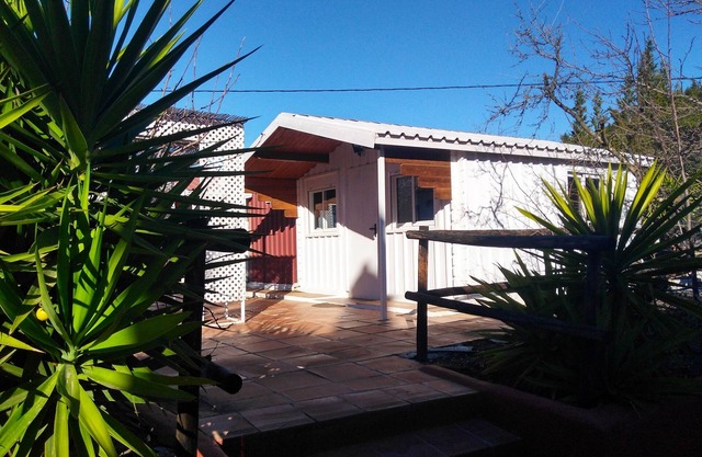 Bungalow, pool and free WiFi