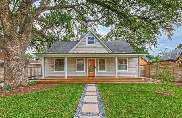 Bungalow Retreat with Pool close to Downtown & Heights
