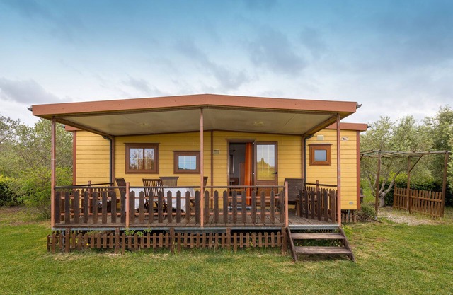 Bungalow 'Stella 1' with Shared Pool, Private Terrace and Air Conditioning