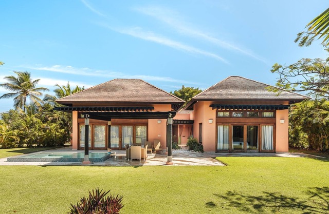 Bungalow with 2BR w/pool/backyard in Cap Cana