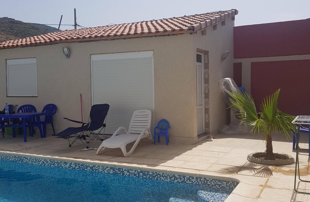Bungalow with private pool and integrated jacuzzi.