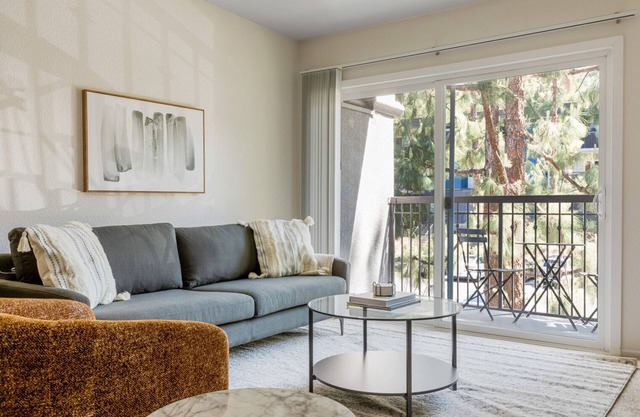 Burbank 1BR w/W/D, Pool & Gym, nr WF & TJ