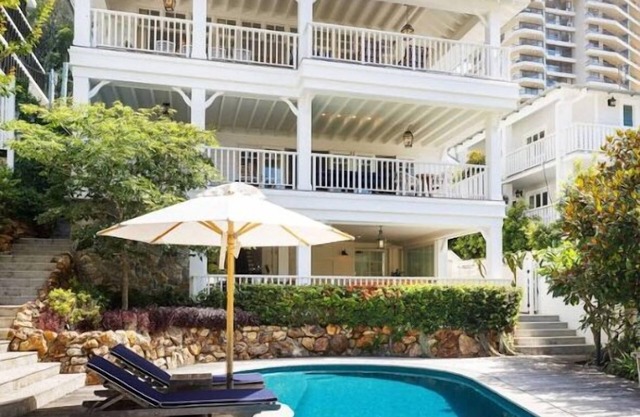 ★Burleigh Hamptons★ Surf views, Heated pool 200m to beach
