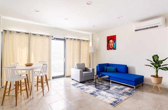 Bushiri's Long Life Building-2BD/1BA APT-Sleeps 4