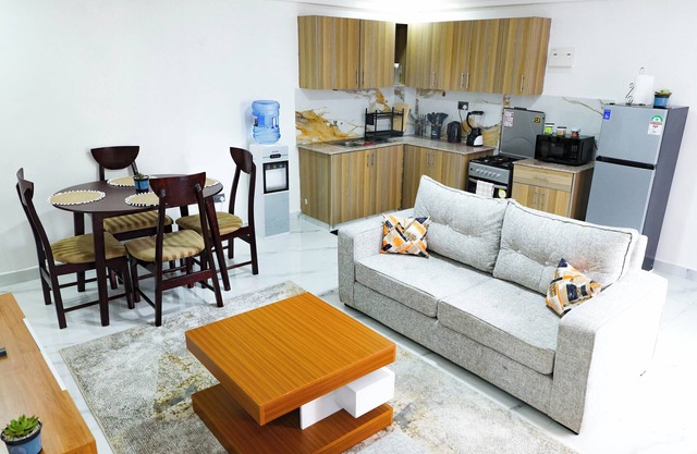 Business-Luxe by the Lake