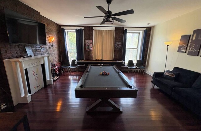 Butchertown Game Loft: Sleeps 16! Walk to Nulu.