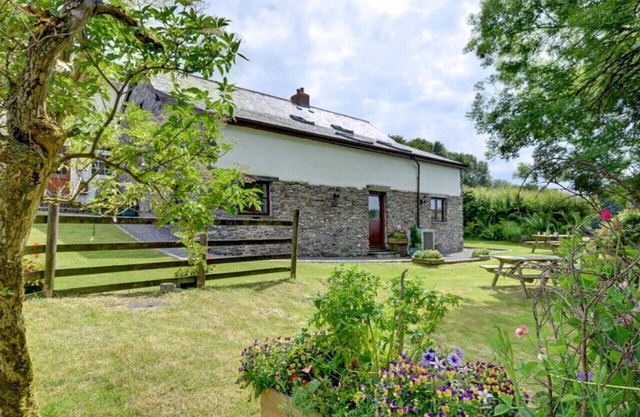 Button Stable - Three Bedroom House, Sleeps 6