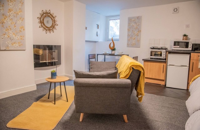 Bv Comfy Basement At Manningham Bradford
