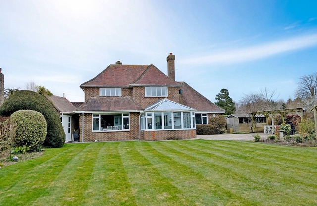 By Harbour, Birdham - a family house that sleeps 7 guests in 3 bedrooms