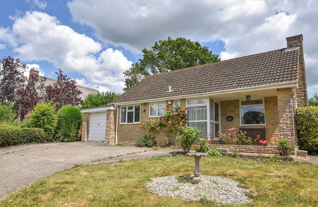BYEWAYS, pet friendly, with a garden in Colyton