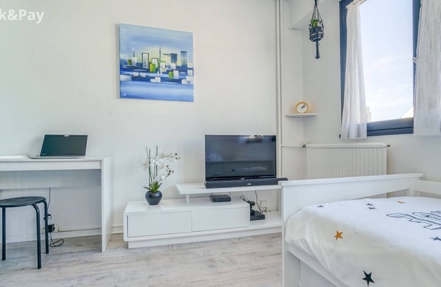 Céanothe-inviri. Studio Mairie. Parking Privatif