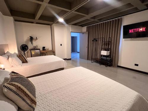 Cómoda y amplia habitación diseñada para tu descanso 109