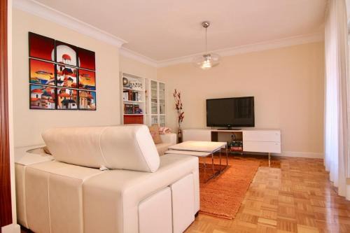 Cómodo y amplio apto en Camelias para cuatro