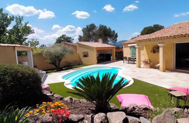 Côte D'azur, Villa Avec Piscine, Proche de Hyères les Palmiers. 4 Chambres