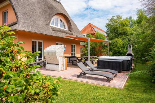 C 8 Reethaus REMY -Luxus mit Schwimmbad Dampfbad und Saunen und großen Grundstück exklusiv