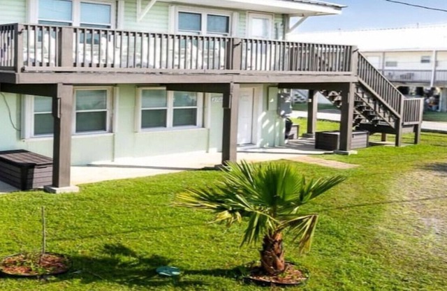 C'est Bon Across from Beach Entrance 10 Sleeps 12!
