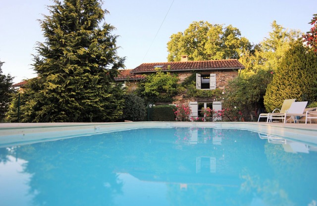 Charming house with private heated pool and sauna in the countryside