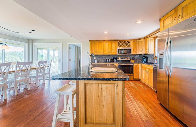 C9037 Sandy Cheeks. 4X4 Area, Canalfront, Private Pool, Hot Tub!