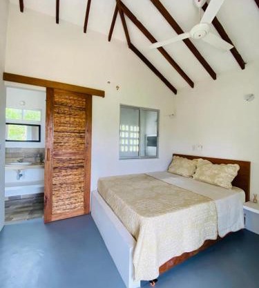 Cabaña cerca al Mar con Pisicina y AC en Tolú