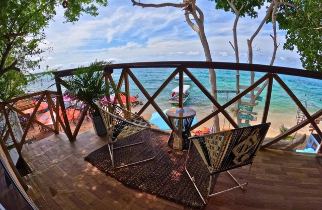 Cabaña de 2 Pisos Frente al Mar- Isla Barú