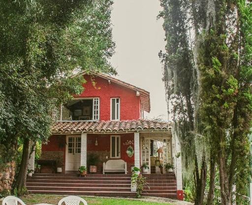 Cabaña típica Boyacense! con vista al lago y chimenea